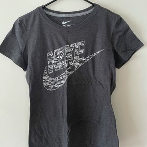 Nike SlimFit Tee